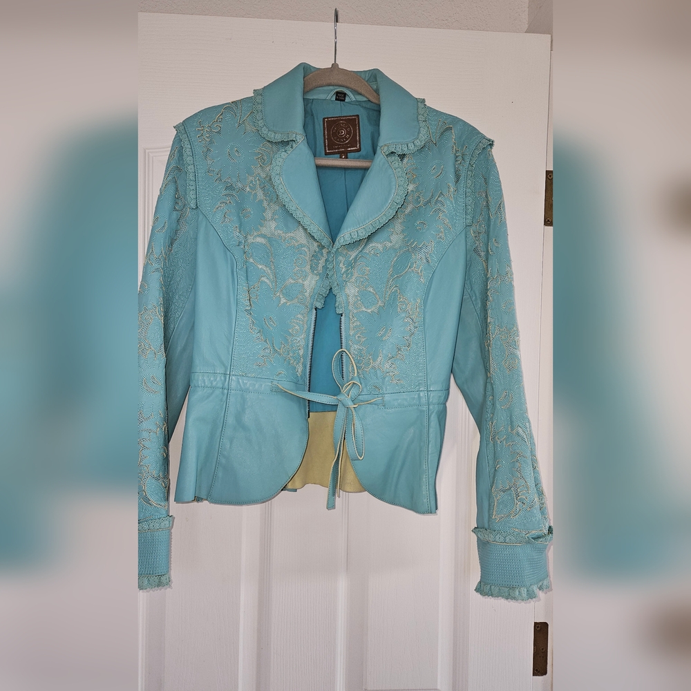 Double D Ranch embroidered leather in blue size M